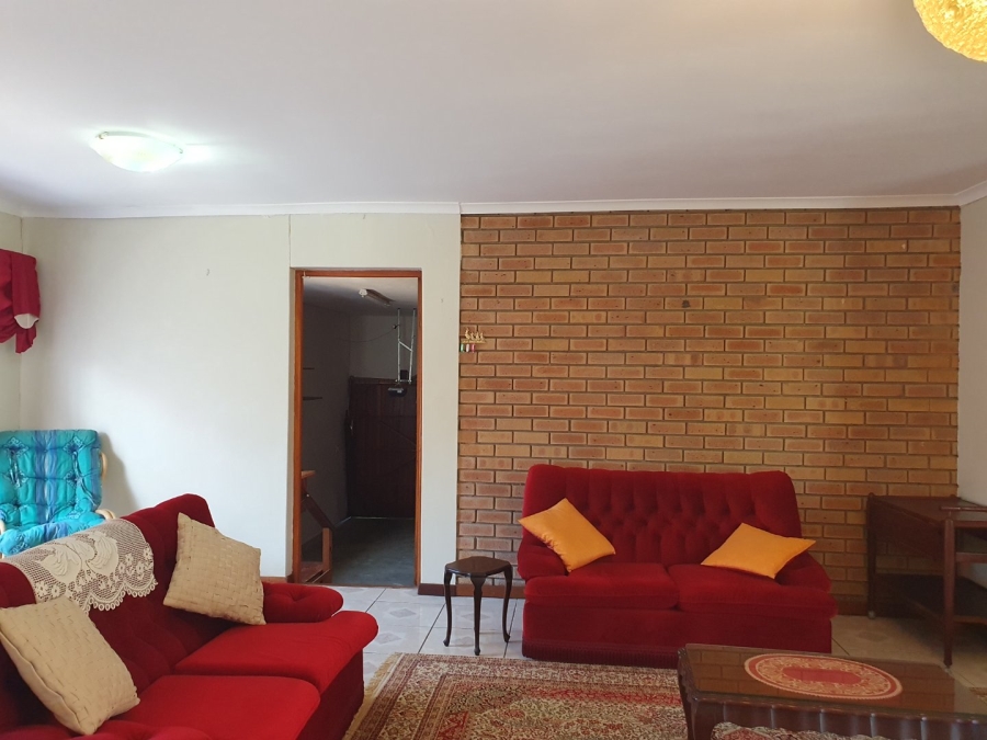 6 Bedroom Property for Sale in Hersham Western Cape